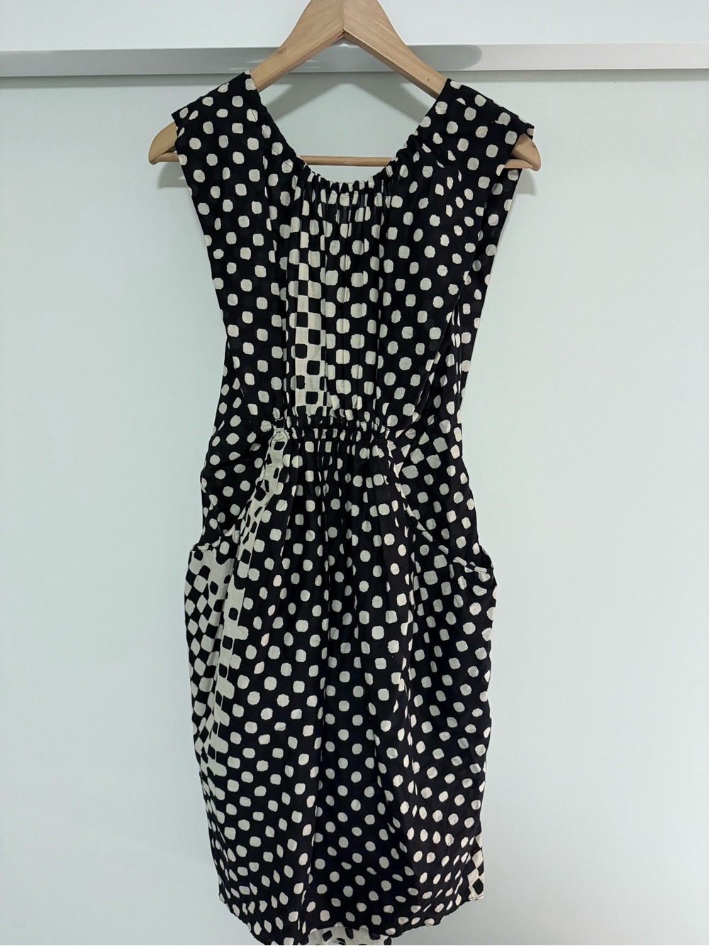 HACHE Sleeveless Pocketed Dress